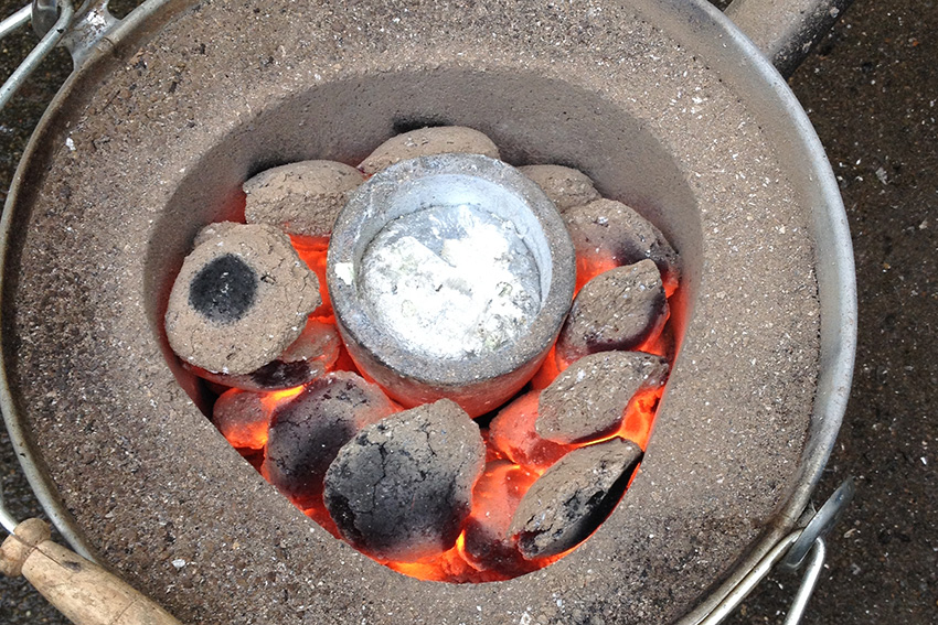 Metal casting furnace